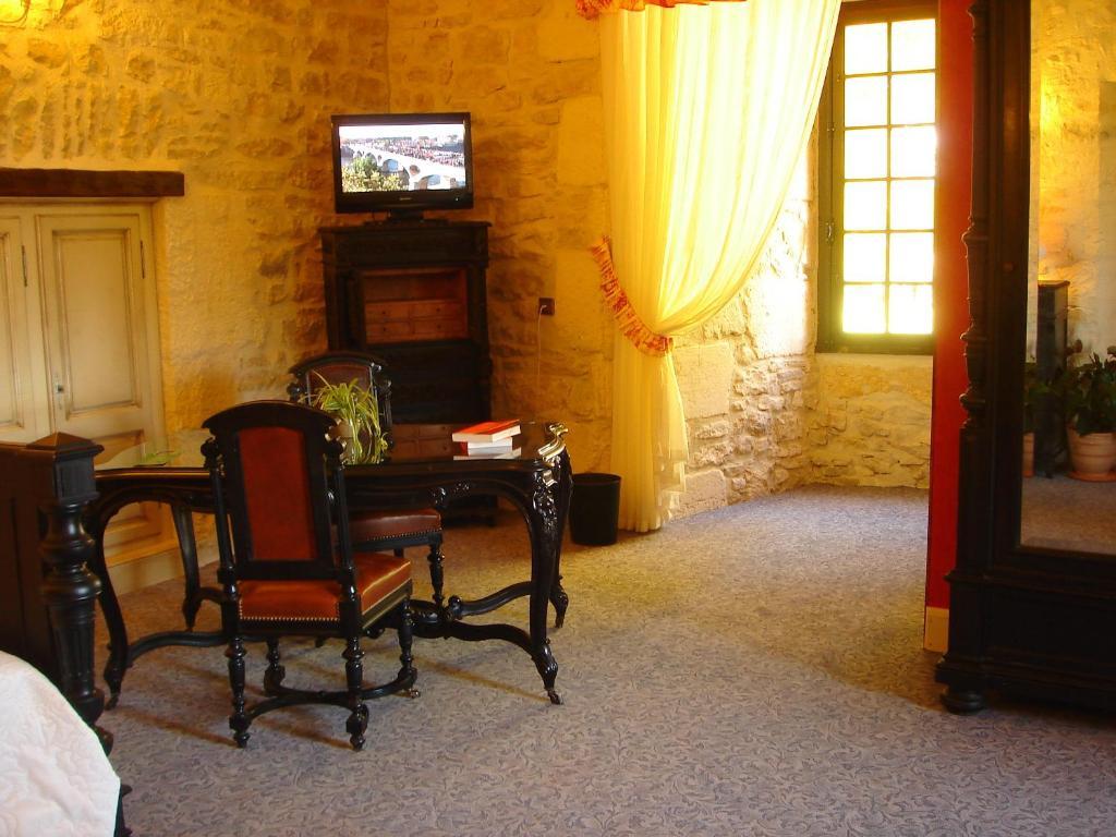 Condat-sur-Vezere Chateau La Fleunie - Hotel Et Restaurant חדר תמונה